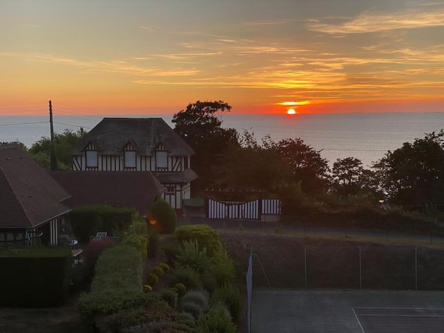 トルヴィル＝シュル＝メールAppart Lumineux Avec Vue Sur Mer A 180 Degresアパートメント エクステリア 写真